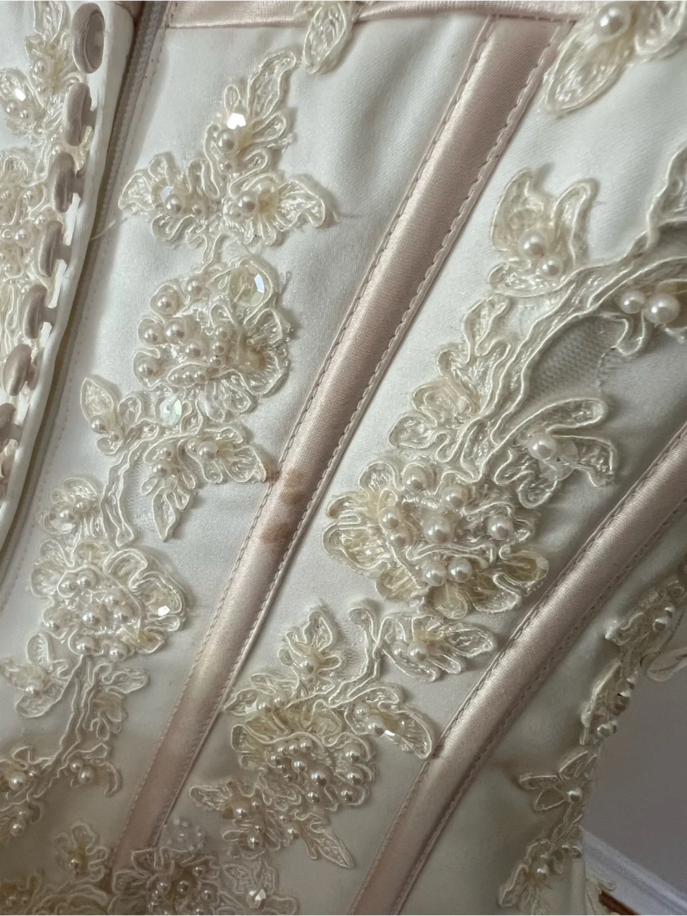 Vintage David's Bridal Michelangelo 2295E Size 8 Ivory Gown w/ Veil